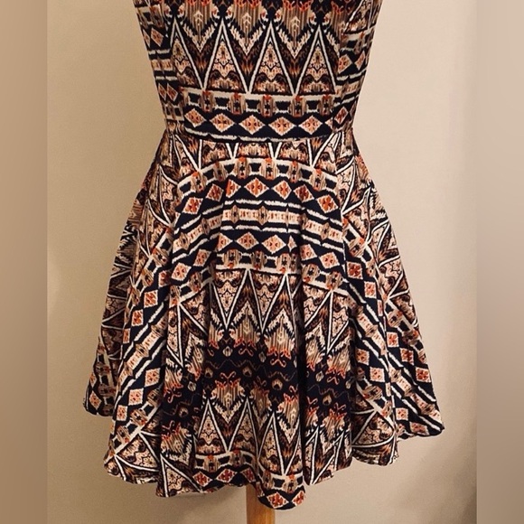Sans Souci Tribal Aztec Print Fit & Flare Flounce Sleeveless Mini Dress Size M - Picture 3 of 11